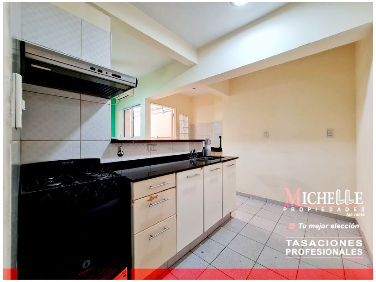 Oportunidad unica: departamento en primer piso con cochera cubierta y dos amplios patios