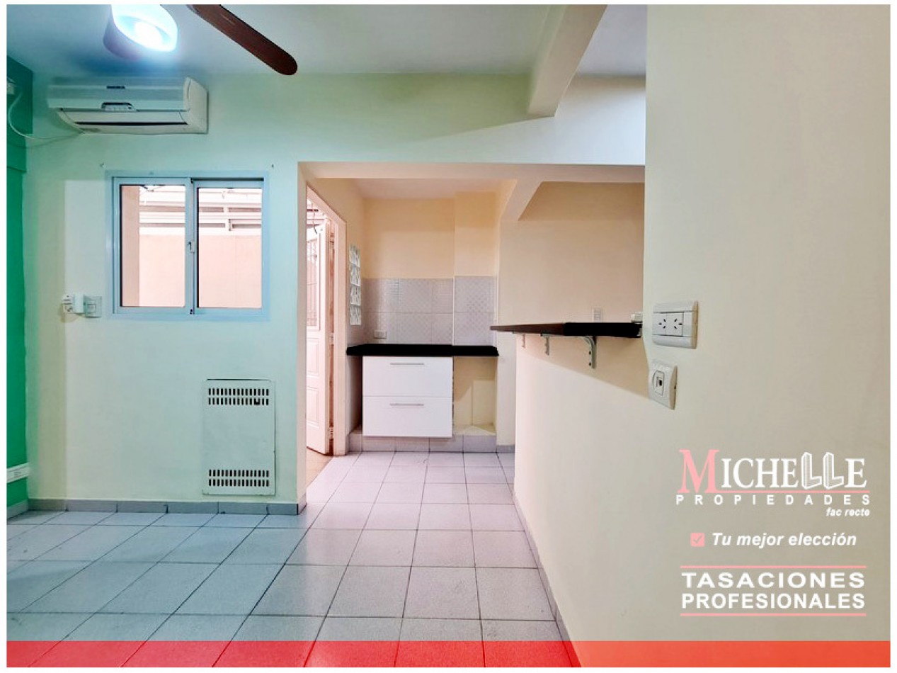 Oportunidad unica: departamento en primer piso con cochera cubierta y dos amplios patios