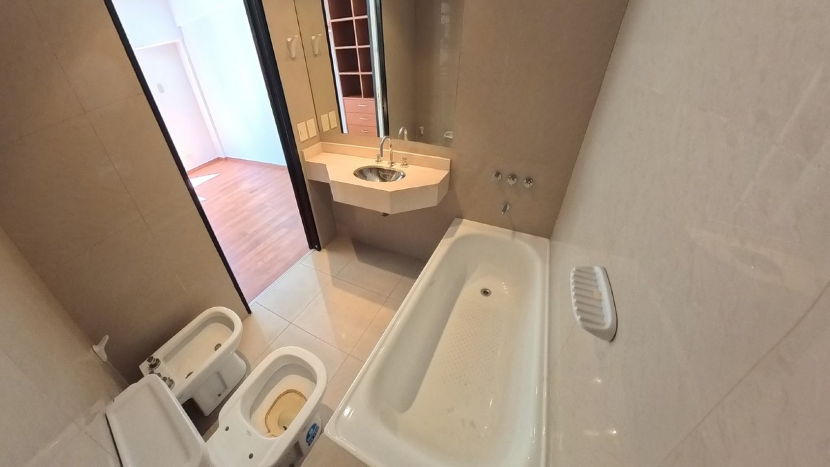 2 Amb con Suite y Toilette, a 1 Cuadra Av Cabildo y Subte