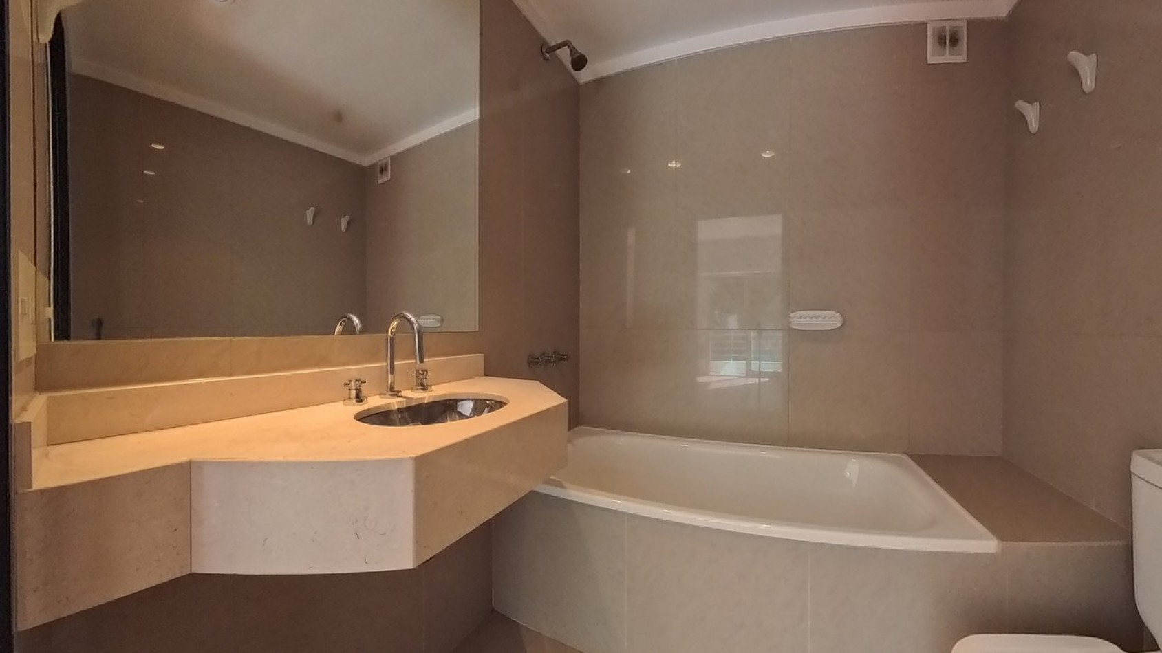 2 Amb con Suite y Toilette, a 1 Cuadra Av Cabildo y Subte